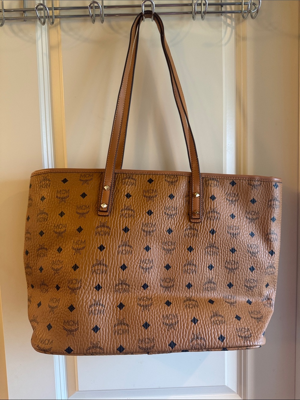 🎀Tan Tote - Picture 2 of 4